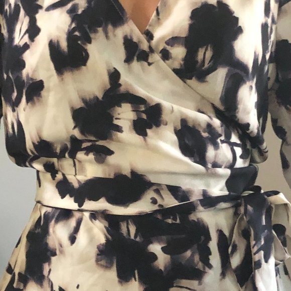 NEW WITH TAGS!!  GORGEOUS BAR 111 WRAP TOP IN WHITE, PURPLE AND LAVENDER… - Picture 11 of 11